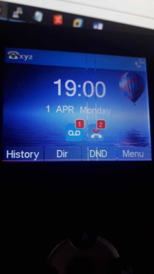 Hình 19 màn hình với icon bên trái là voice mail, bên phải là cuộc gọi bị nhỡ