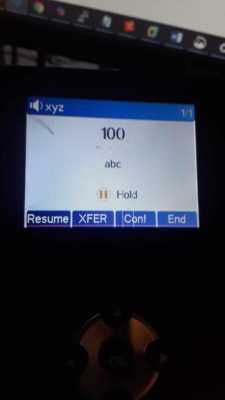 Hình 26 Hãy bấm Resume để tiếp tục cuộc gọi với người đó